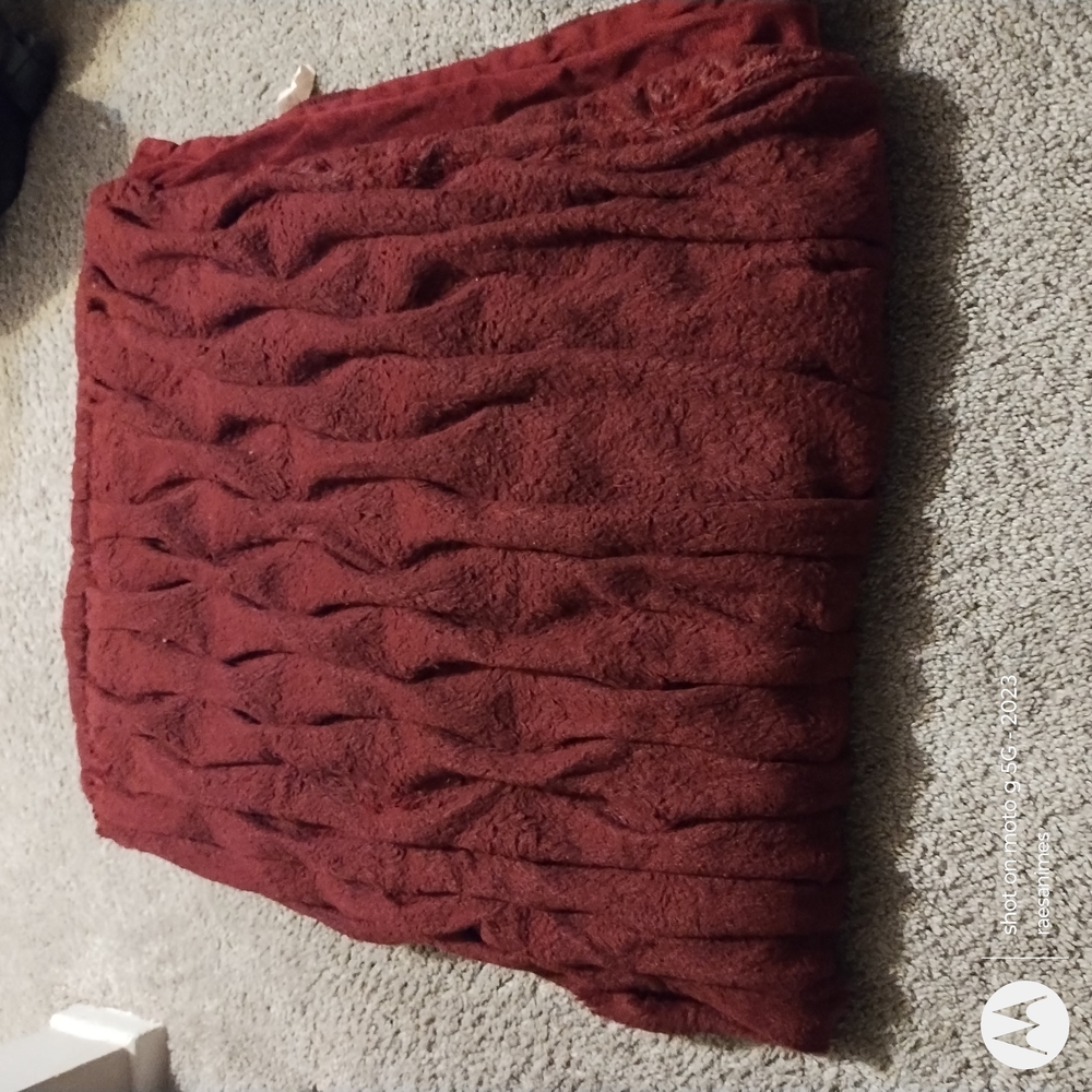 Luxurious Burgundy Throw Blanket